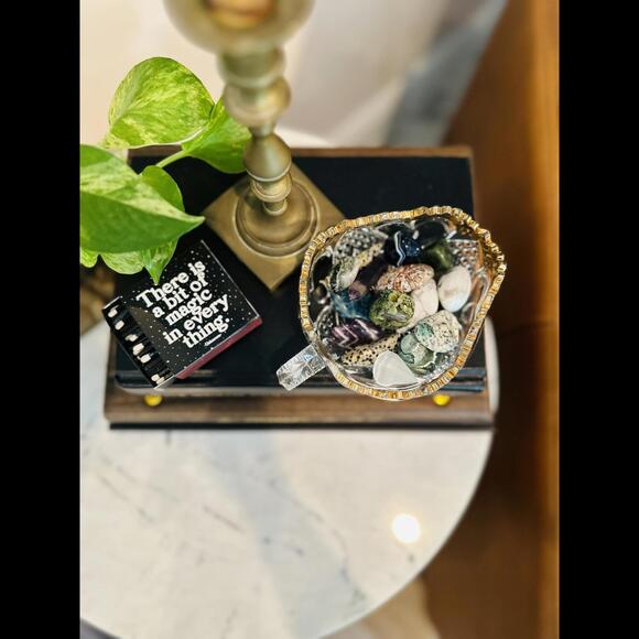 Antique Crystal Triangular Nappy with Gold Rim and Heart Cut Design, circa 1899 - Picture 9 of 9